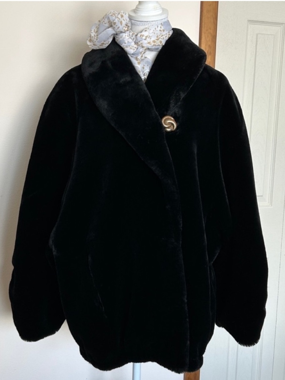 London Fog Vintage Black Plush Faux Fur oversized cinched bottom coat size 16